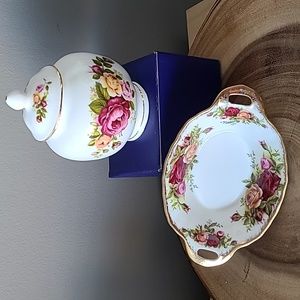 Vintage Duo: Royal Albert Old Country Roses vanity set